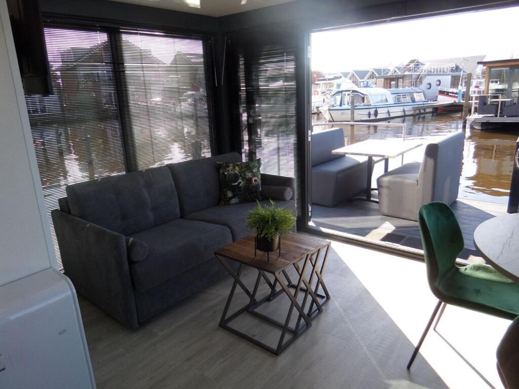 Modern Houseboat With Air Conditioning Located In Marina Uitgeest Экстерьер фото