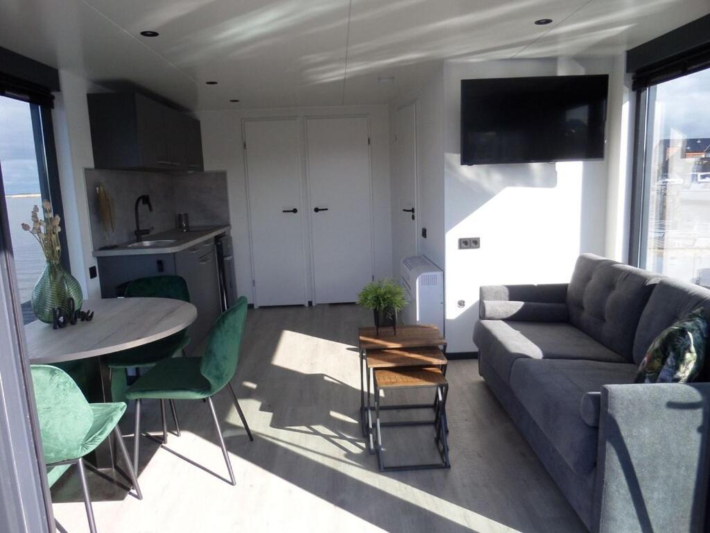 Modern Houseboat With Air Conditioning Located In Marina Uitgeest Экстерьер фото