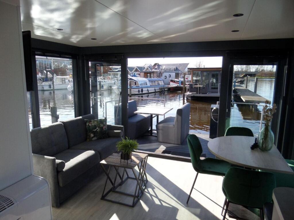 Modern Houseboat With Air Conditioning Located In Marina Uitgeest Экстерьер фото