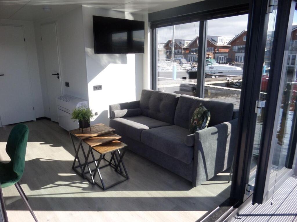 Modern Houseboat With Air Conditioning Located In Marina Uitgeest Экстерьер фото