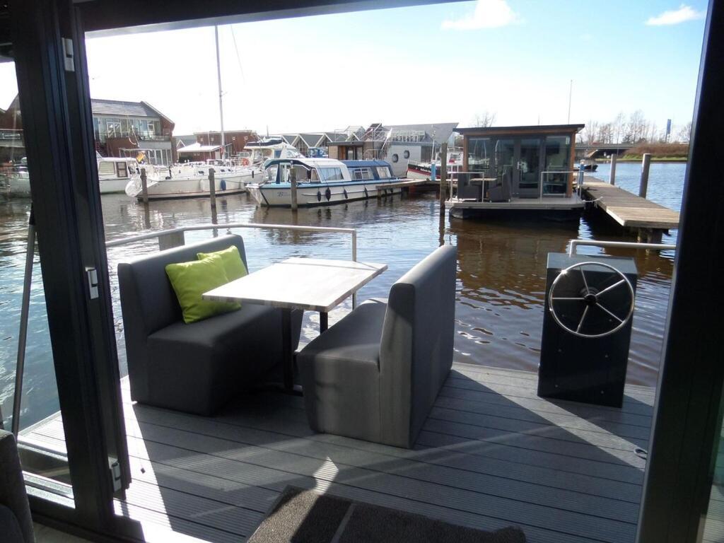Modern Houseboat With Air Conditioning Located In Marina Uitgeest Экстерьер фото