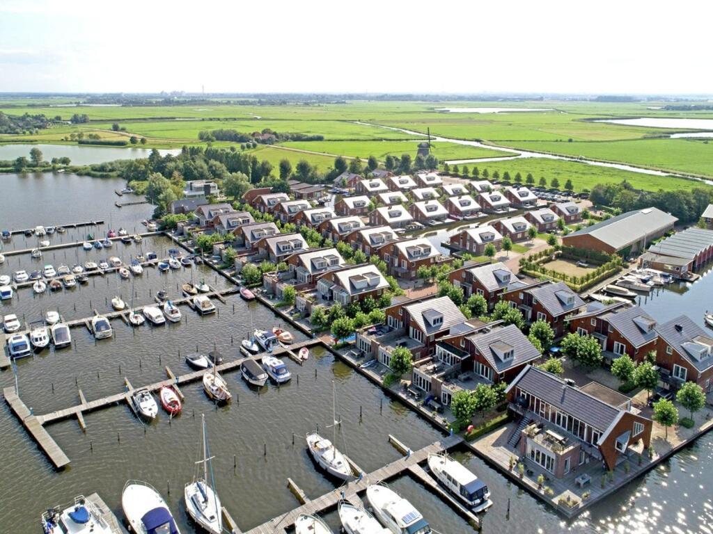 Modern Houseboat With Air Conditioning Located In Marina Uitgeest Экстерьер фото