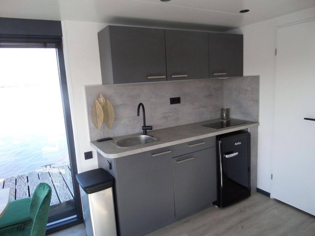 Modern Houseboat With Air Conditioning Located In Marina Uitgeest Экстерьер фото